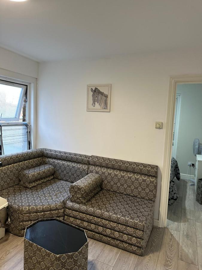 Beautiful Hoe Street First Floor One Bedroom Apartment B Walthamstow London Exterior foto